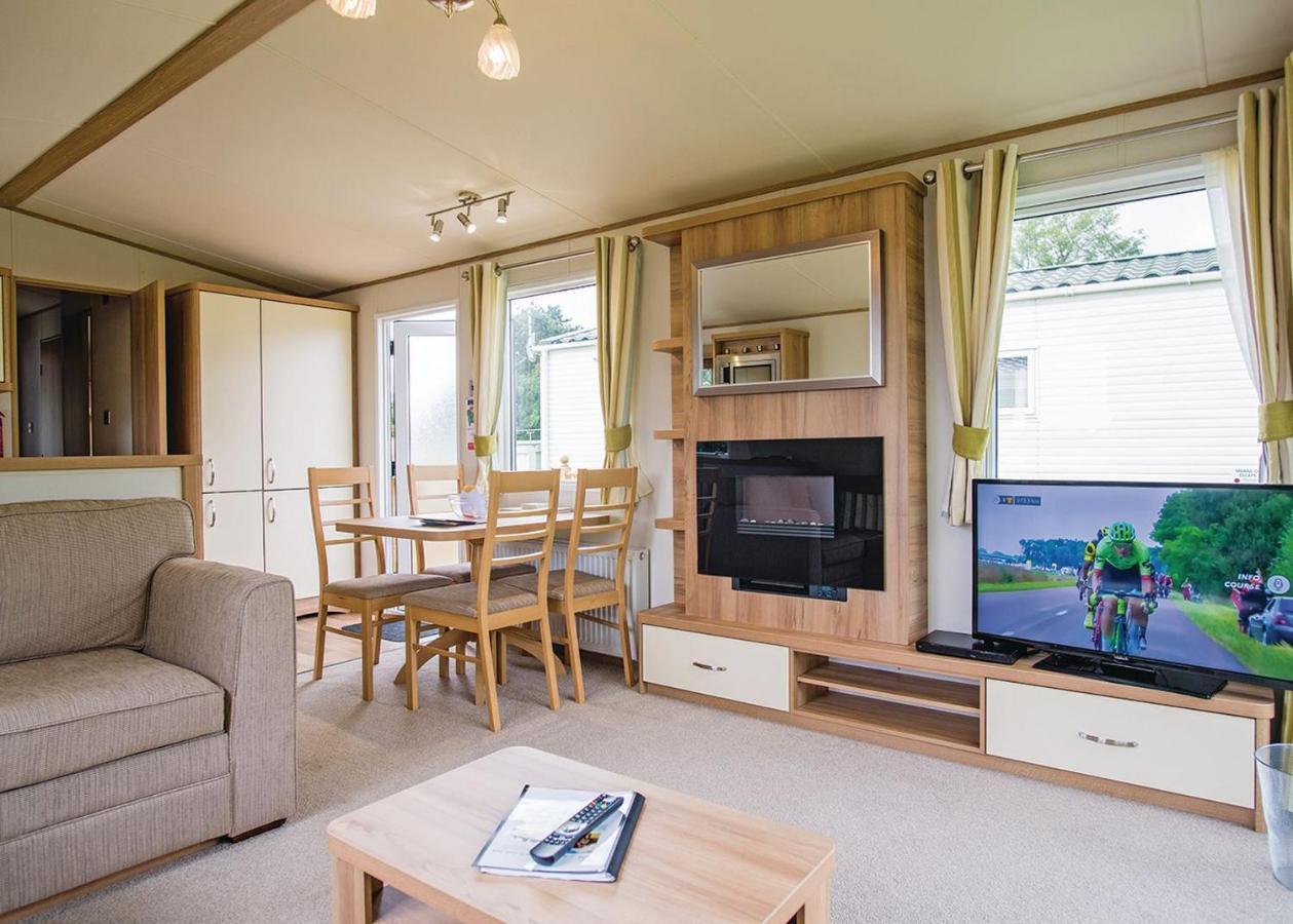 Parc Farm Holiday Park Молд Екстериор снимка