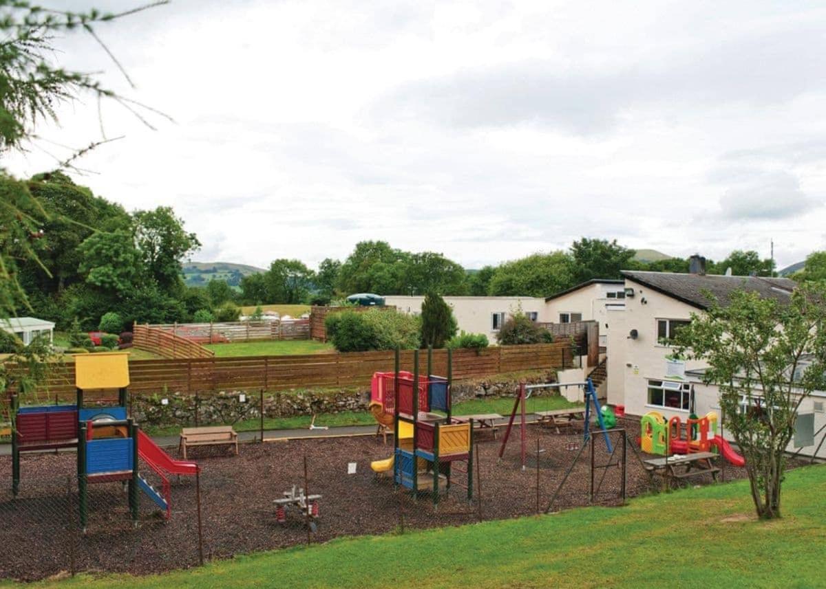 Parc Farm Holiday Park Молд Екстериор снимка